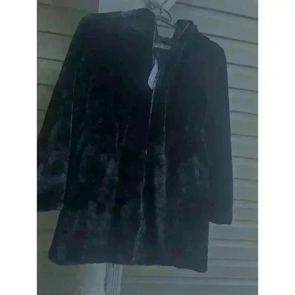 NWT Love Token - Women Faux Fur Zip Jacket With Pockets And Hoodie. - Picture 2 of 7